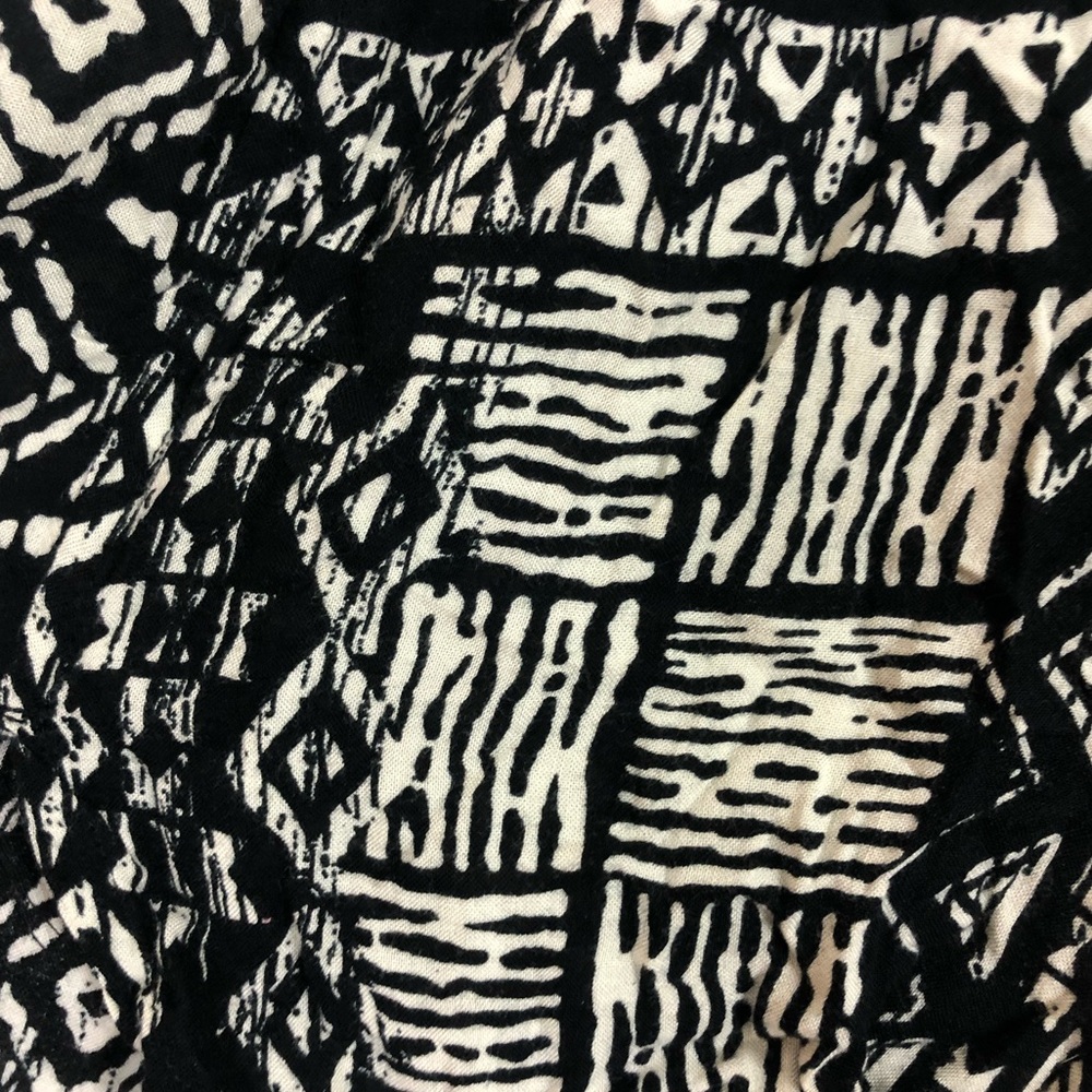 ✨Papaya Black & White Shorts✨ - Picture 2 of 5